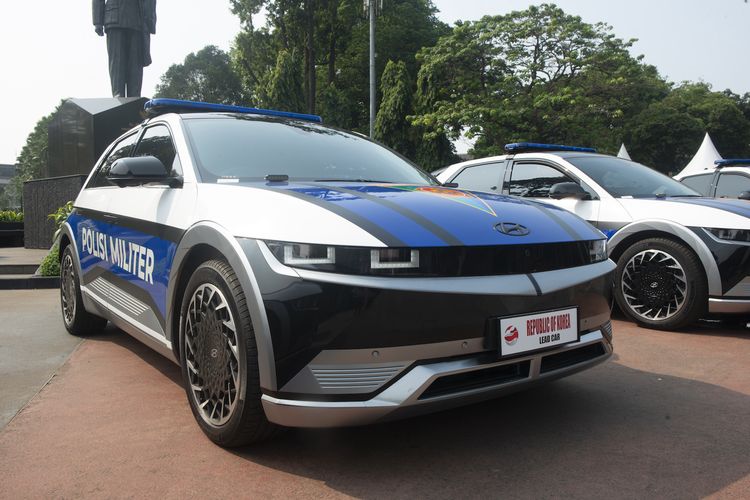 Hyundai Ioniq 5 yang digunakan oleh Paspampres menjadi lead car rombongan delegasi KTT ASEAN 2023