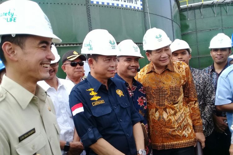 Menteri Energi dan Sumber Daya Mineral (ESDM) Ignasius Jonan meresmikan pembangkit listrik tenaga biogas (PLTBg) di pabrik milik PT Inti Indosawit Subur di Tungkal Ulu, Jambi,  Rabu (24/1/2018). 