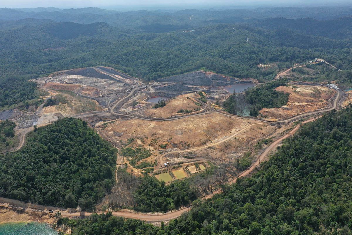 Foto aerial bekas tambang batu bara di Kecamatan Samboja, Kutai Kartanegara, Kalimantan Timur, Rabu (28/8/2019). Kementerian LHK akan memperbaiki lubang-lubang bekas tambang di kawasan calon ibu kota negara baru.