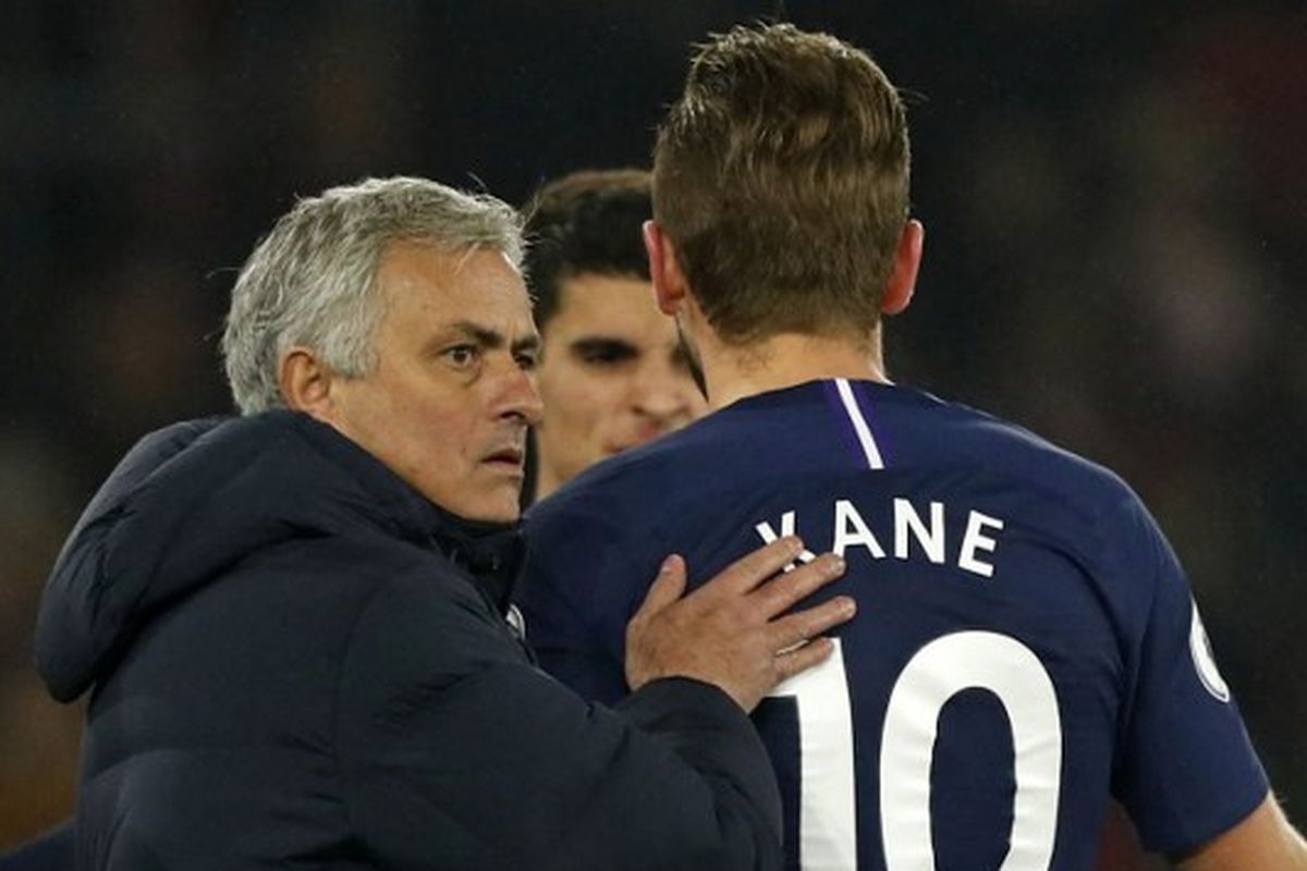 Jose Mourinho bersama Harry Kane.
