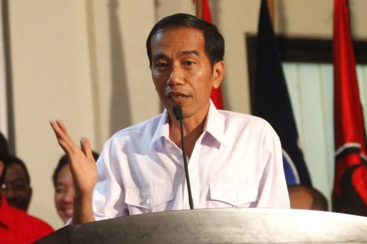 Bakal calon presiden dari Partai Demokrasi Indonesia Perjuangan (PDI-P), Joko Widodo atau Jokowi, memberiksan sambutan saat acara deklarasi di Kantor DPP PDI-P, Jakarta, Rabu (14/5/2014). PDI-P, Partai Nasional Demokrat, dan Partai Kebangkitan Bangsa menjalin kerja sama mengusung Jokowi sebagai calon presiden pada pemilihan presiden 9 Juli mendatang.