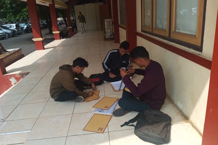 Cerita Nadia, Lulusan UGM yang Berburu Kerja di Pekalongan: Lowongan Minim, Persaingan Makin Ketat