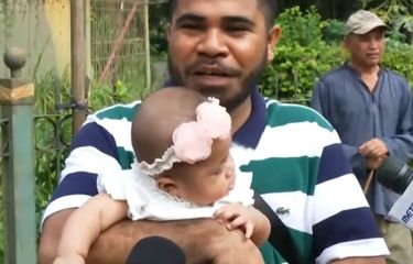 Ketika Paus Fransiskus Berkati Bayi Willana dalam Perjalanan ke ...