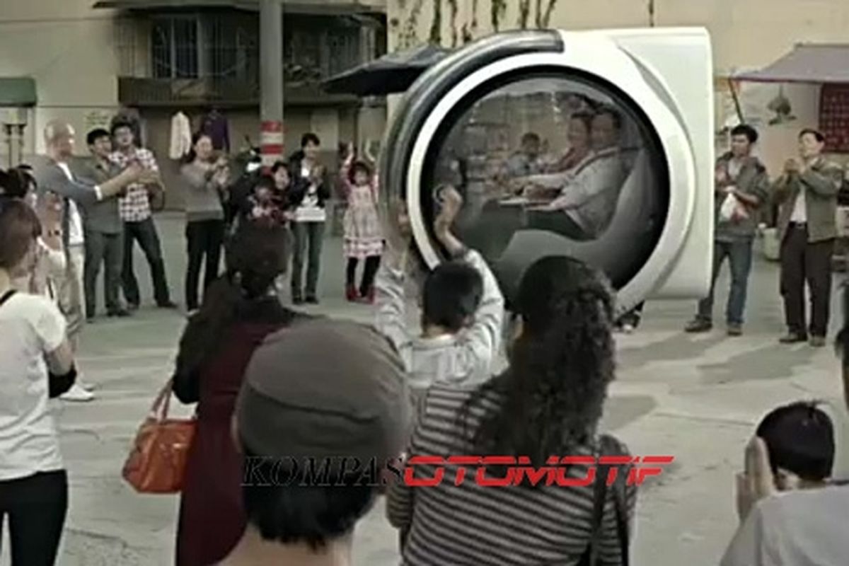 Penduduk kiota Chengdu kagum dengan mobil layang
