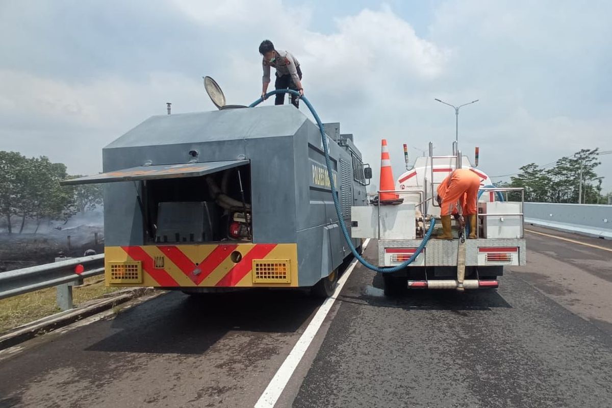 PT Hutama Karya (Persero) terus berkoordinasi dengan semua pihak agar kebakaran di sekitar Jalan Tol Trans-Sumatera (JTTS) dapat segera dipadamkan serta asap dapat segera ditangani.