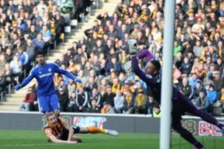 Proses gol penyerang Chelsea, Diego Costa, saat melawan Hull City, pada pertandingan lanjutan Premeir League, Minggu (22/3/2015). 