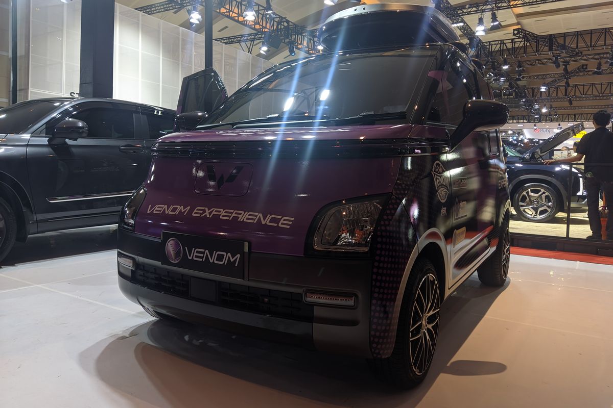 Wuling Air EV dengan kustomisasi Audio Plug and Play Venom di IIMS 2023