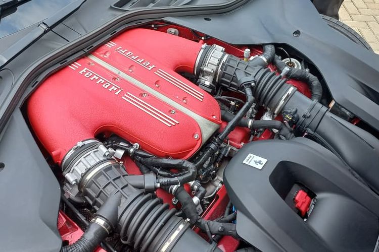 Mesin Ferrari 12Cilindri