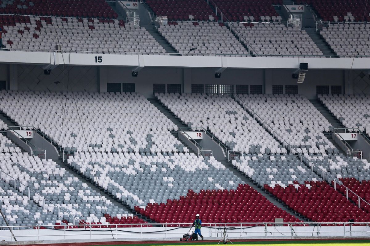 Progres pembangunan renovasi Stadion Utama Gelora Bung Karno untuk Asian Games 2018 di Kompleks Gelora Bung Karno (GBK), Senayan, Jakarta Pusat, Kamis (23/11/2017). Mengutip data Kementerian Pekerjaan Umum dan Perumahan Rakyat (PUPR), hingga kini progres pembangunan secara keseluruhan telah mencapai 87,27 persen dan ditargetkan selesai bertahap hingga Desember 2017.