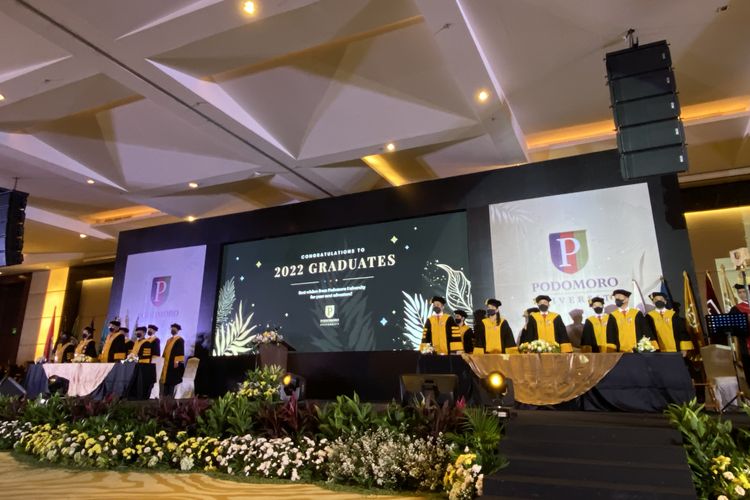 Podomoro University menggelar wisuda dengan tema Agility Beyond Challenges bagi 290 lulusan dari delapan program studi pada Sabtu, 5 November 2022 di Jakarta.