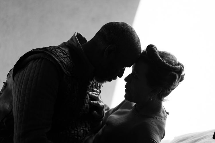 Denzel Washington dan Frances McDormand dalam The Tragedy of Macbeth (2021)