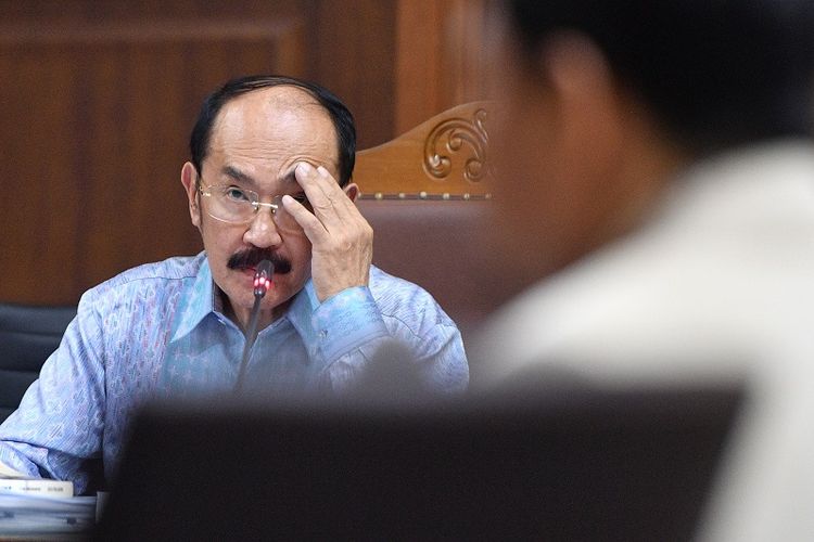 Terdakwa kasus perintangan penyidikan kasus korupsi KTP elektronik Fredrich Yunadi menjalani sidang lanjutan di Pengadilan Tipikor, Jakarta, Jumat (18/5). Sidang tersebut beragendakan mendengarkan keterangan saksi ahli yang dihadirkan terdakwa. 