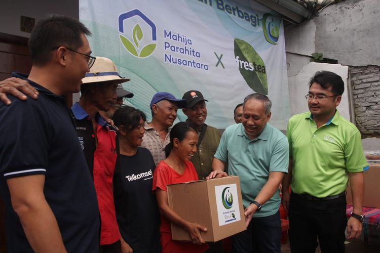 Yayasan Mahija Parahita Nusantara bersama Frestea menunjukkan kepedulian terhadap pahlawan daur ulang di bulan Ramadan dengan menyalurkan 1.000 paket donasi sembako dan 7.520 paket buka puasa (14/3/2024).
