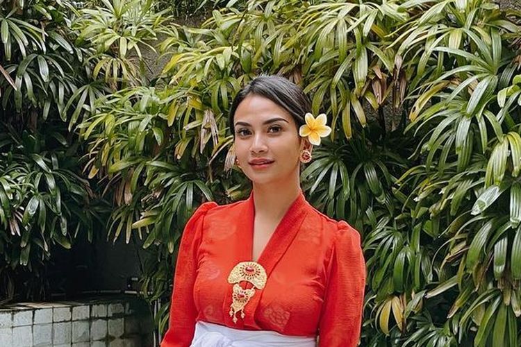 Buku diary mendiang Vanessa Angel ditemukan oleh ibu sambung, Puput.