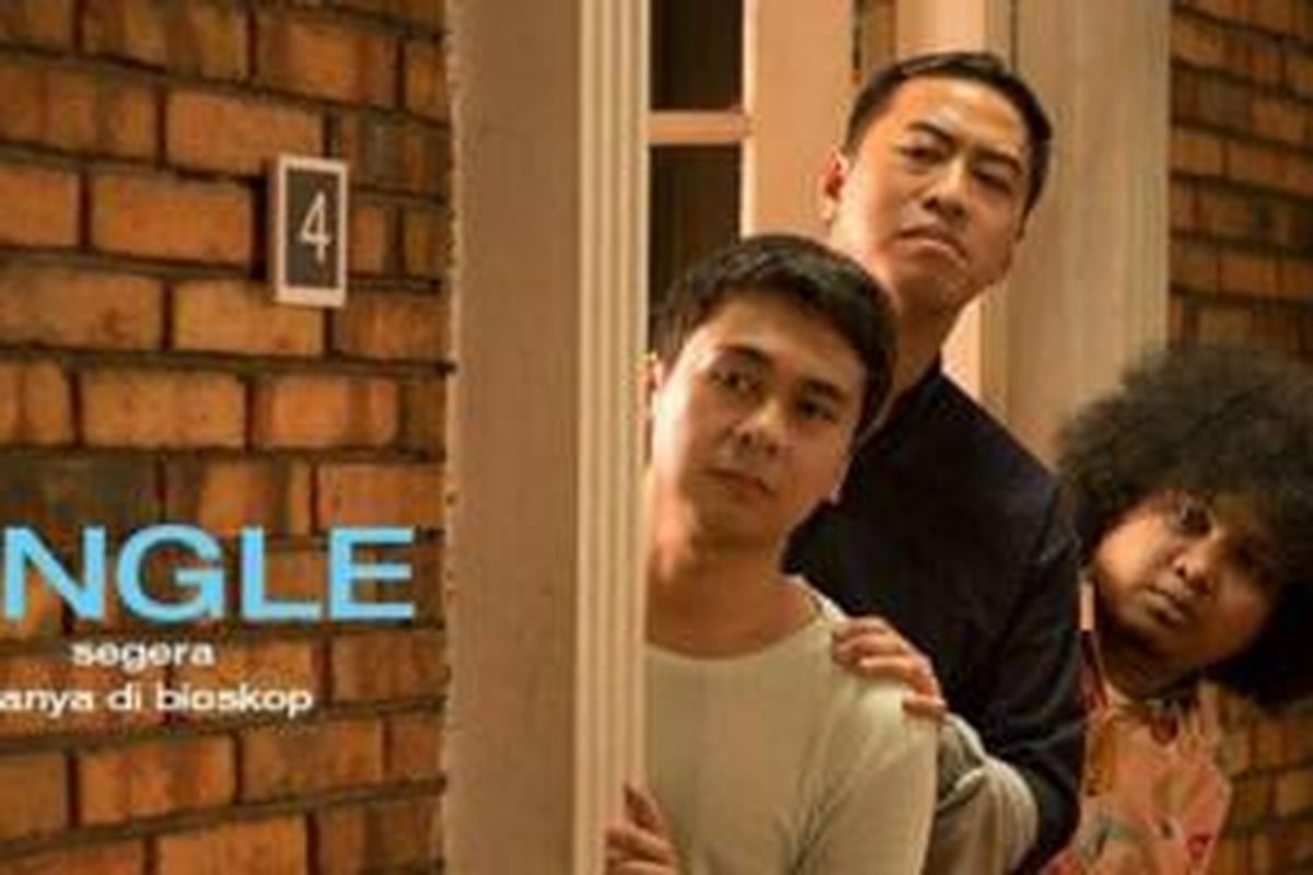 Raditya Dika, Pandji Pragiwaksono, dan Babe Cabiita beraksi dalam film drama komedi SINGLE.