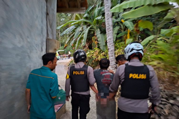 Sering Ngamuk dan Lempar Batu, Pria di Buayan Kebumen Dievakuasi Polisi ke Rumah Sakit