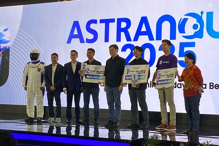Para pemenang kompetisi Astranauts 2025 bersama dewan juri, Rabu (15/7/2025). 