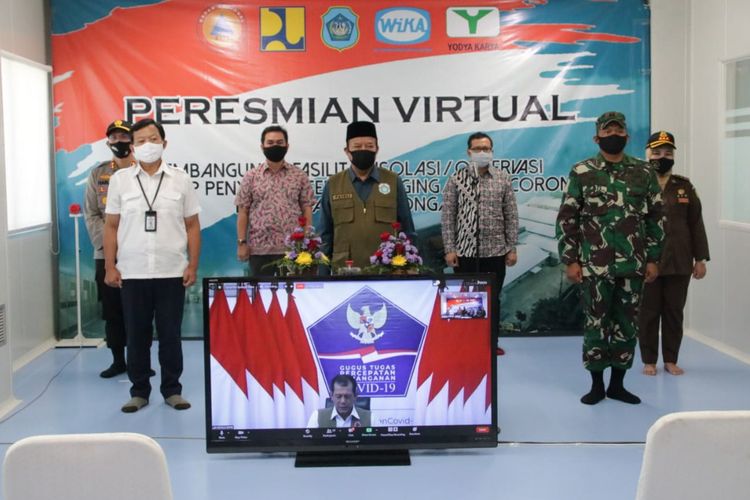 Bupati Lamongan Fadeli (tengah) beserta jajaran Forkopimda Lamongan saat peresmian virtual fasilitas observasi dan isolasi untuk pasien Covid-19, Kamis (18/6/2020).