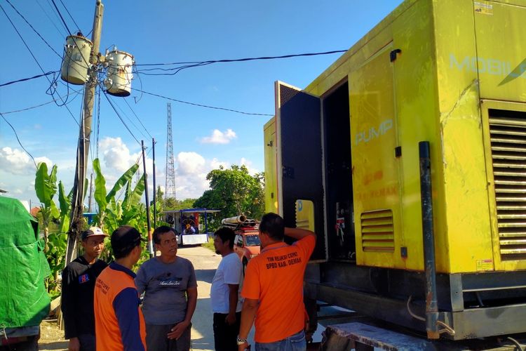 Pemprov Jateng melakukan berbagai upaya untuk menangani banjir rob di Kecamatan Sayung, Kabupaten Demak.