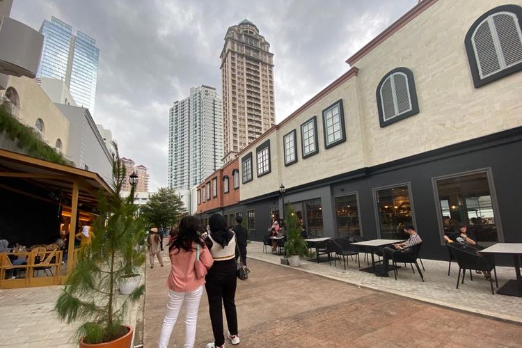 Suasana di Chillax, tempat nongkrong dan kuliner baru di Sudirman, Jakarta Selatan, pada JUmat (18/11/2022). 