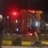 Bus ALS Terbalik di Tol Padang-Sicincin, Polisi: 2 Tewas, 29 Luka-luka