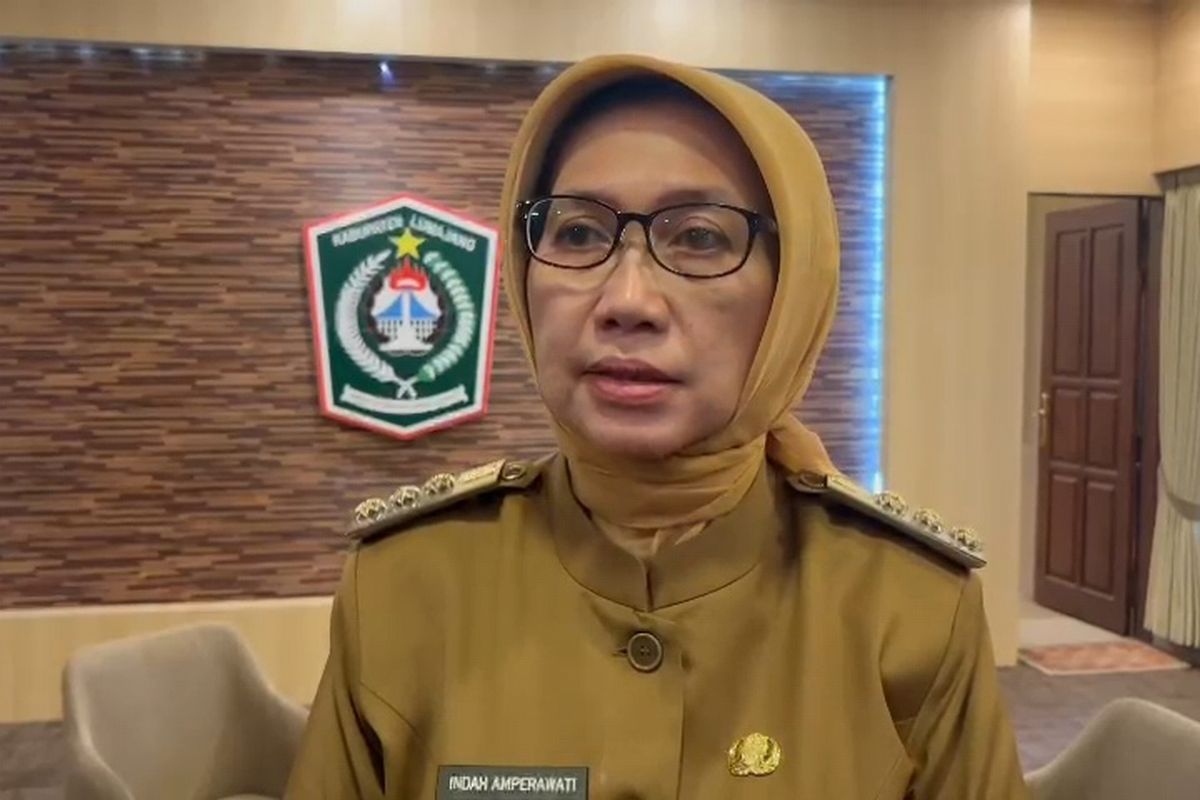 Bupati Lumajang Indah Amperawati