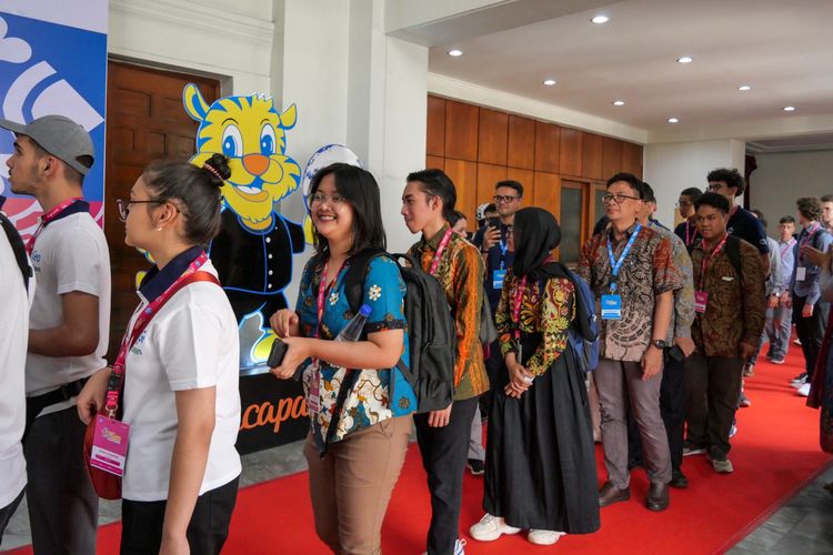 Sebanyak 177 siswa tingkat sekolah menengah atas (SMA) dari 46 negara berkompetisi pada ajang bergengsi International Geography Olympiad (iGeo) 2023 mulai Selasa (8/8/2023) hingga Senin (14/8/2023), di Bandung.

