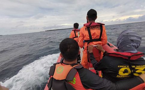 Rescuers Find 10 More Survivors of Sunken Boat in Indonesia