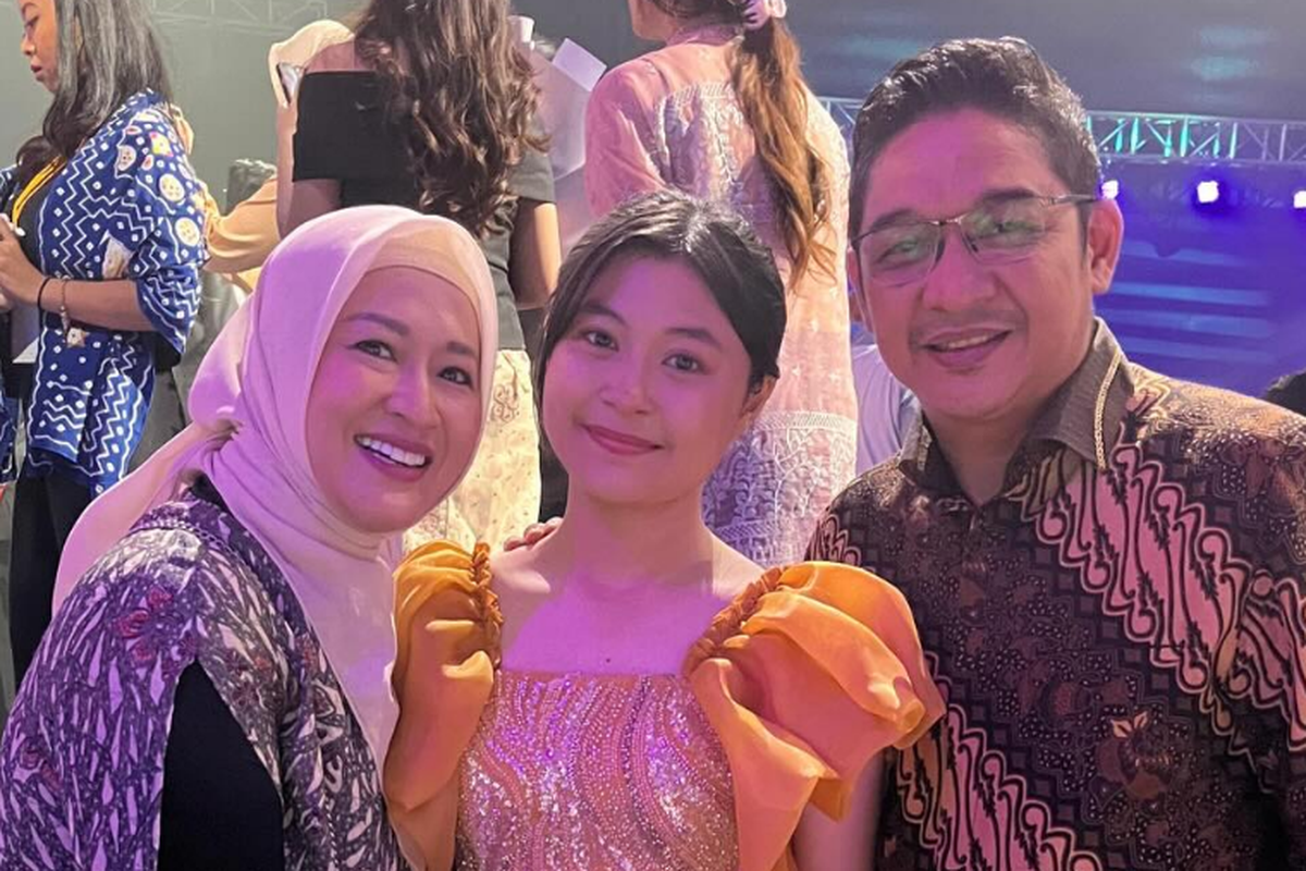 Okie Agustina Ungkap Perasaan Campur Aduk Saat Putrinya Beranjak Dewasa