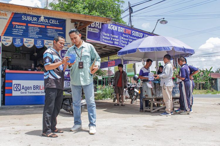 AgenBRILink dihadirkan sebagai ujung tombak dalam memperluas akses keuangan hingga ke pelosok negeri sekaligus mendukung upaya pemerintah dalam mewujudkan visi pembangunan nasional. 