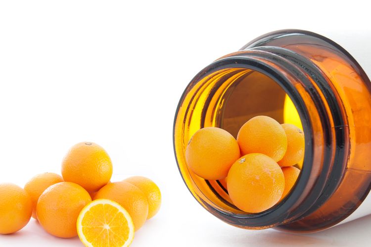 Ilustrasi vitamin C yang termasuk vitamin yang larut dalam air bersama dengan 8 jenis vitamin B 8 kompleks.
