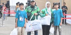 Berdayakan Usaha Lokal, Pertamina Bagikan Produk UMKM Binaan untuk Anak Pengemudi Ojek