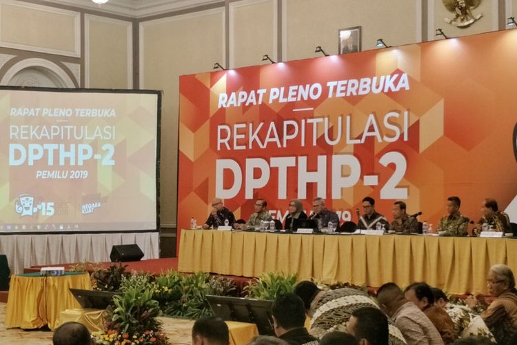 Rapat Pleno Terbuka Rekapitulasi DPTHP-2 di Hotel Menara Peninsula, Jakarta Barat, Sabtu (15/12/2018).