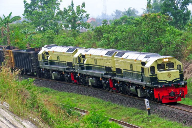 KA Babaranjang dengan livery lokomotif era 1953-1991.