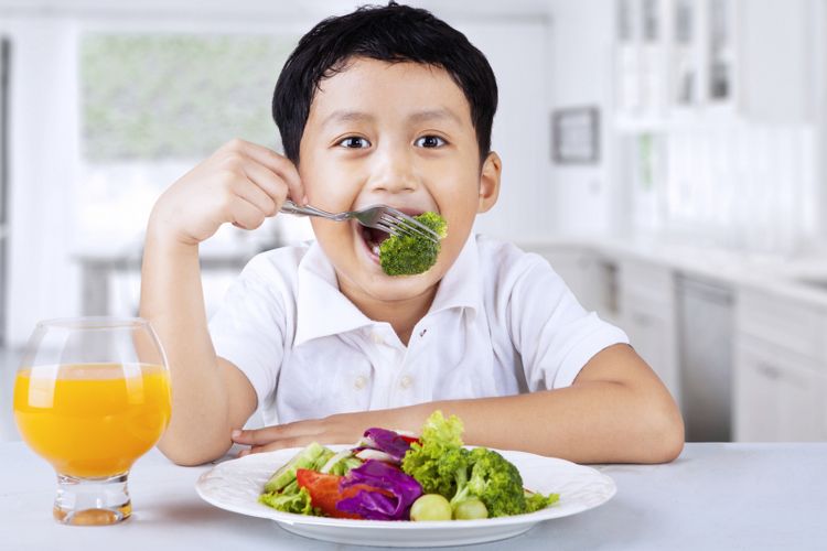 Tips Memilih Makanan Saat Anak Batuk Pilek, Orangtua Harus Tahu