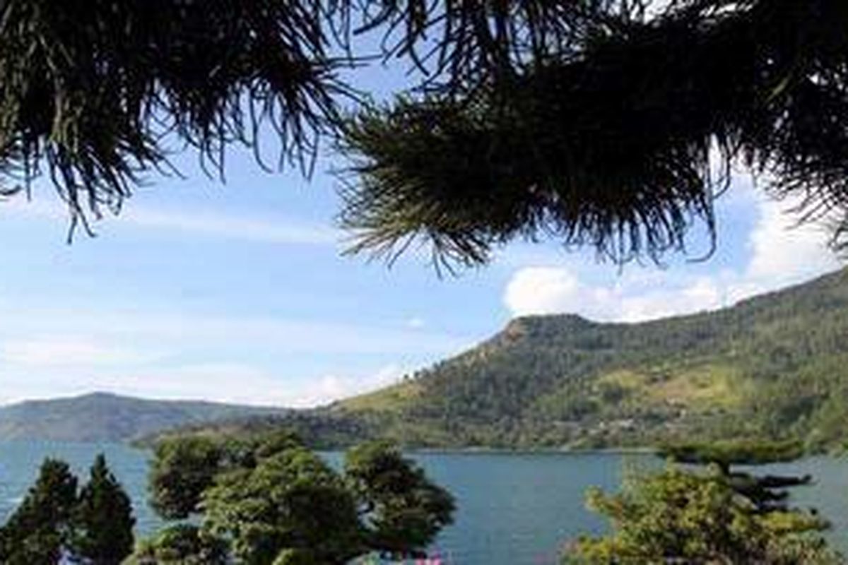 ILUSTRASI: Pada musim liburan Natal dan menjelang Tahun Baru saat ini jumlah penumpang pengguna jasa angkutan penyeberangan feri Toba-Pulau Samosir meningkat 200 persen.