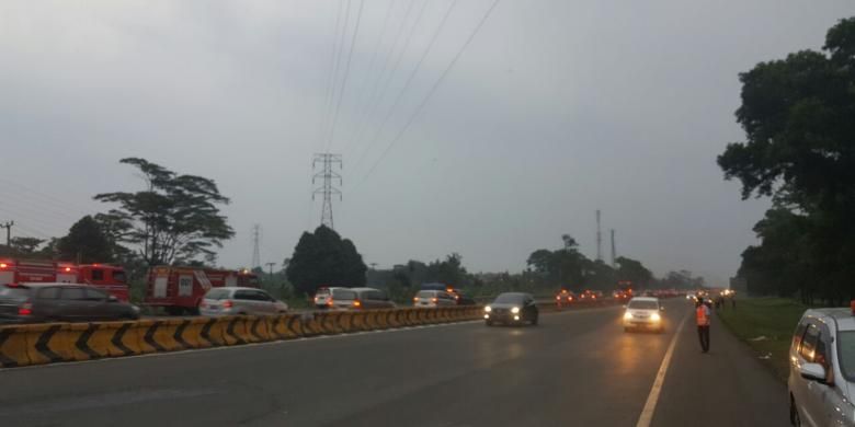 Situasi lalu lintas di Tol Jagorawi arah Ciawi dari Jakarta keembali normal pada Minggu sore (4/9/2016) setelah truk LPG milik PT Pertamina (Persero) Tbk berhasil dievakuasi.