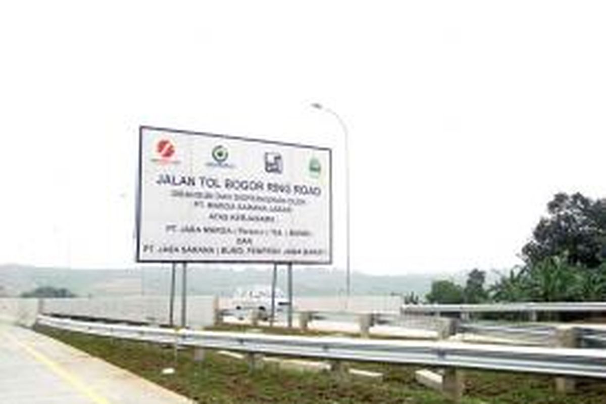 Jalan Tol Lingkar Luar Bogor (Bogor Outer Ring Road) sepanjang 11 kilometer membelah Jl Soleh Iskandar-Dramaga.