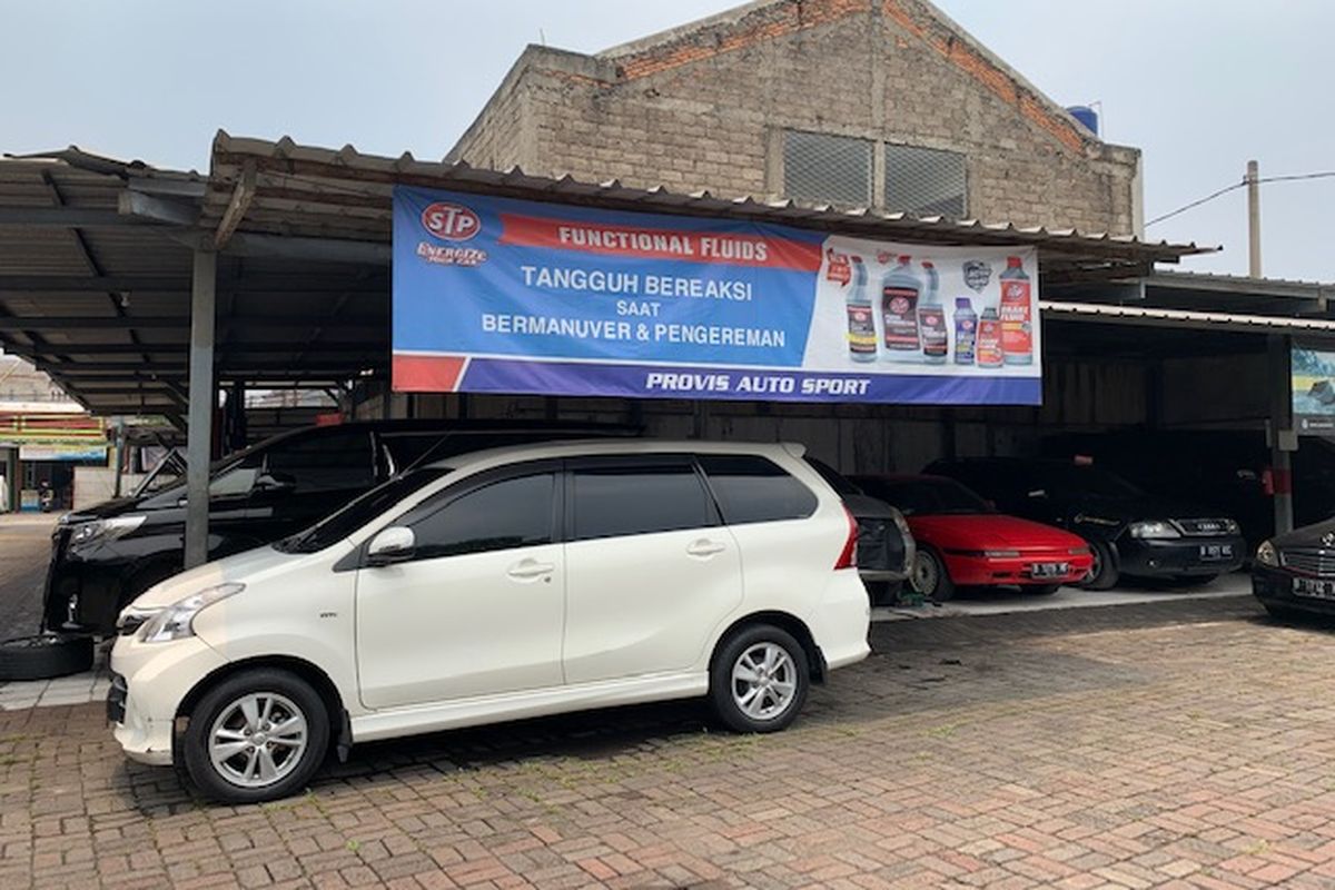 Suasana bengkel Provis Autolab di Pondok Ranji, Bintaro, Tangerang Selatan.