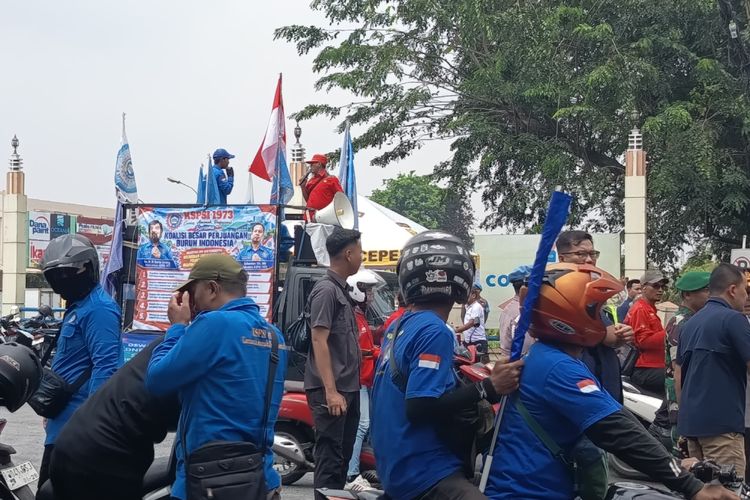 Massa Buruh Tangerang dan Serang Ikut Demo Siang Ini, Konvoi Motor Menuju DPR
