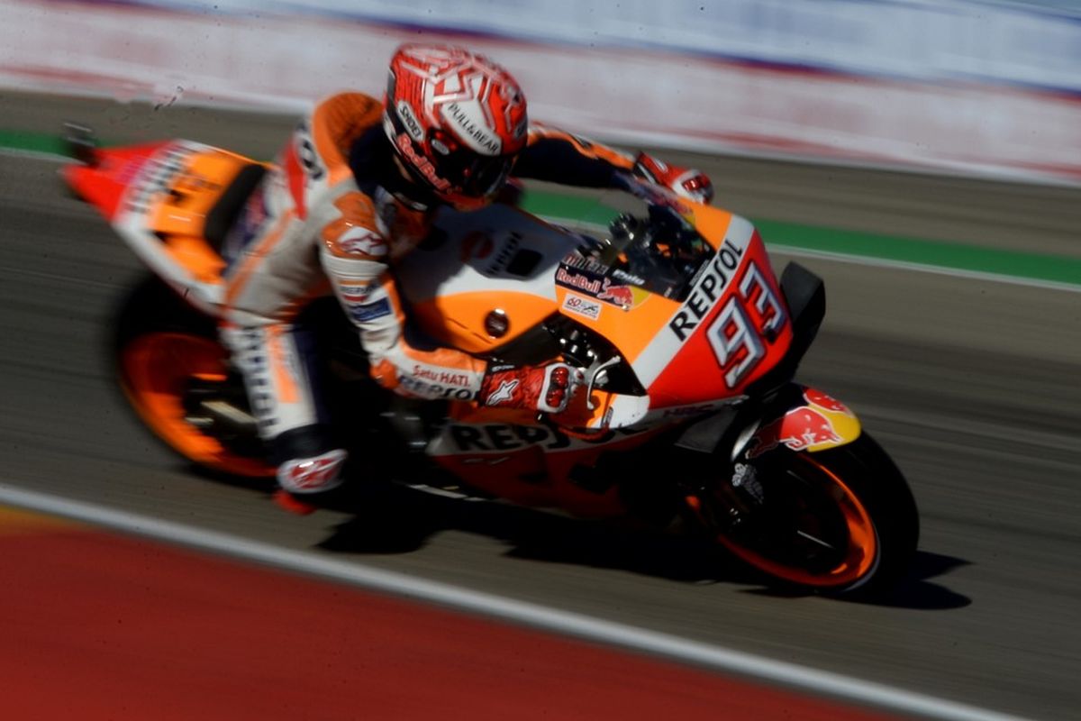 Pebalap Repsol Honda Team asal Spanyol, Marc Marquez, saat menjalani sesi latiha bebas MotoGP Aragon di Sirkuit Motorland, Alcaniz, Sabtu (21/9/2019).