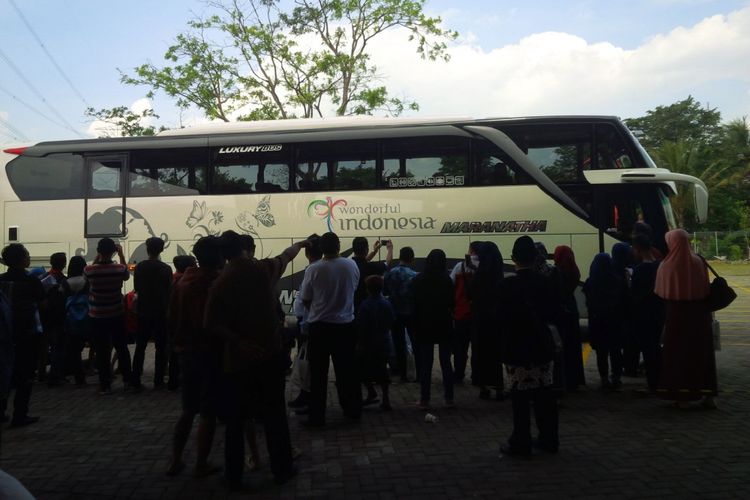 Warga antusias menyaksikan lomba telolet yang digelar Paguyuban Pelaku Wisata (PPW)   Jawa Tengah di The Wujil Resort & Conventions,  Jl. Soekarno-Hatta km 25,5 Ungaran, Wujil, Bergas,   Semarang, Rabu (12/7/2017).