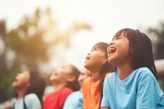 8 Cara Meningkatkan Kepercayaan Diri Anak