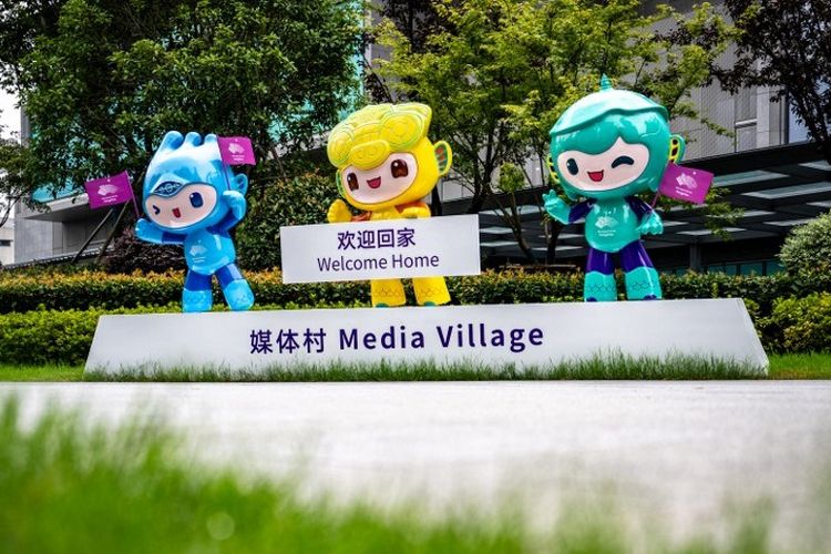 Maskot Asian Games 2022, yakni Chenchen, Congcong, dan Lianlian di media village Hangzhou, China, pada 21 September 2023. Artikel ini berisi jadwal Opening Ceremony Asian Games 2022. (Photo by Philip FONG / AFP)