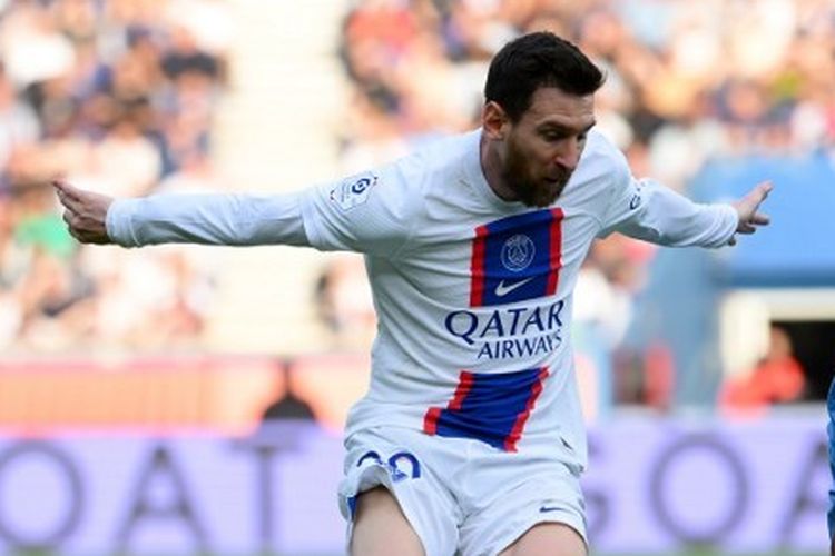 Megabintang PSG Lionel Messi beraksi dalam laga lanjutan Liga Perancis kontra Troyes. Laga PSG vs Troyes berlangsung di Stadion Parc des Princes, Paris, Perancis, pada Sabtu (29/10/2022) malam WIB. Terkini, Lionel Messi bakal mempersiapkan diri untuk tampil di ajang akbar Piala Dunia 2022 yang digelar di Qatar.
