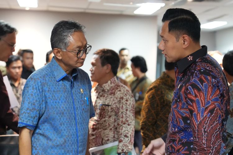 Foto : Di Depan Ratusan Kadernya, AHY Perkenalkan Menteri PU Sebagai  Anggota Baru Demokrat Halaman 2