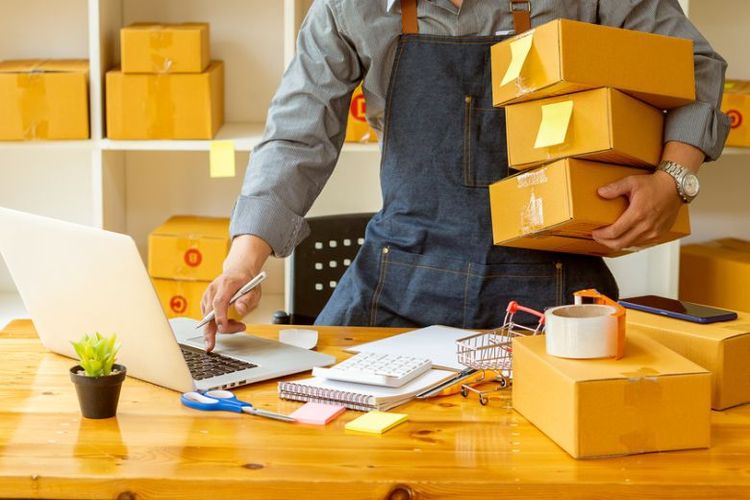 Ilustrasi penjual e-commerce. 