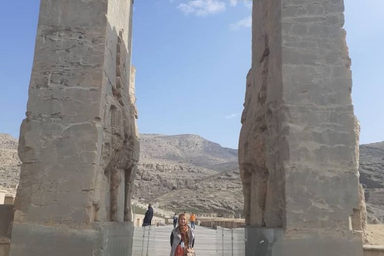 Sayyida (31), mahasiswi asal Desa Bojong, Kecamatan Kemang, Kabupaten Bogor, yang kuliah di Iran. Hiingga Kamis (26/6/2025), ia masih tertahan di Azerbaijan usai dievakuasi menyusul memanasnya konflik Iran dan Israel.