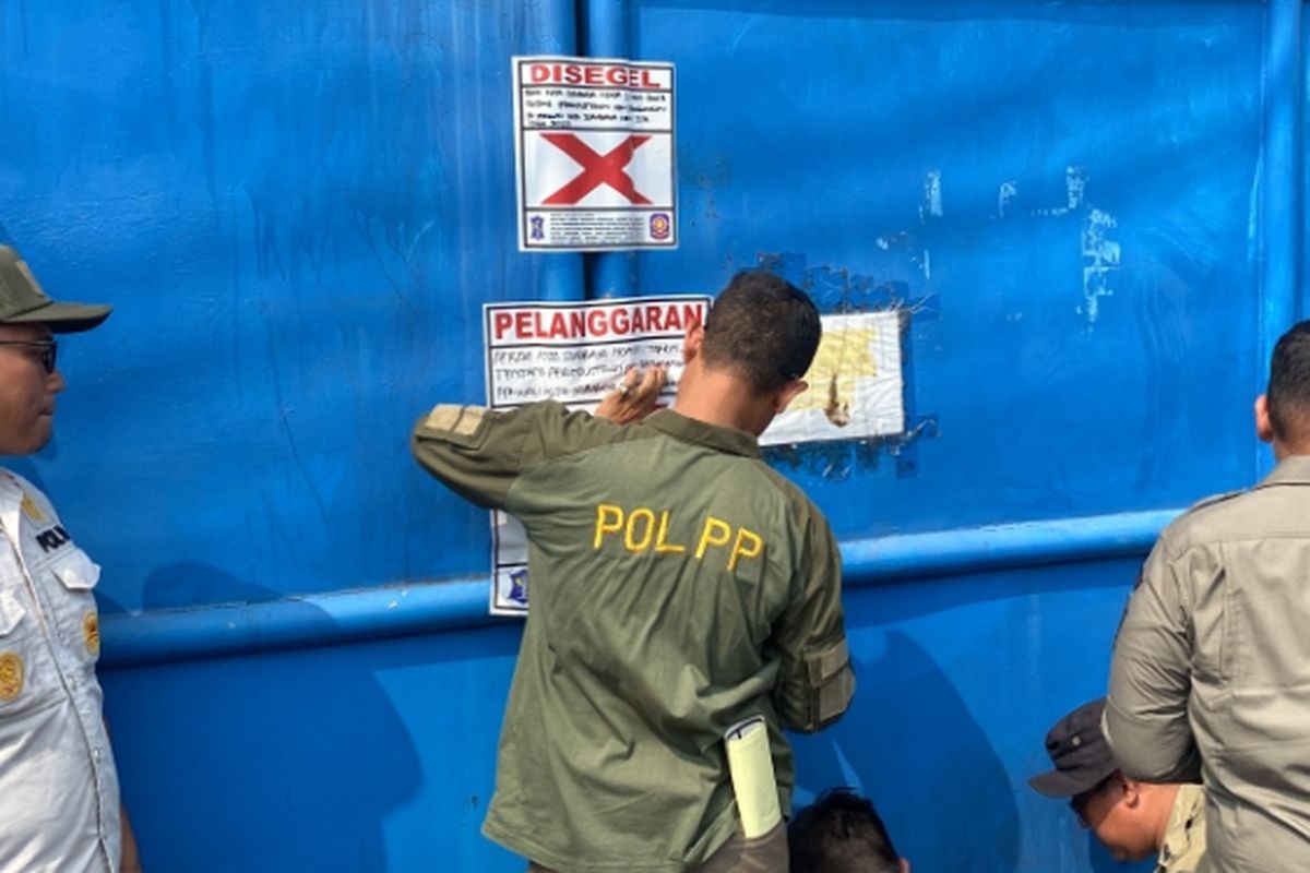 Gudang CV Sentosa Seal yang sudah disegel, Kamis (24/4/2025).