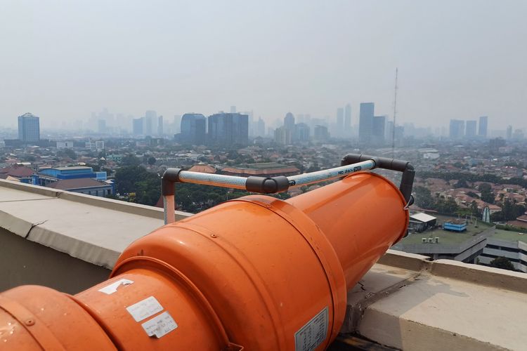 Penampakan alat water mist generator yang terpasang di Apartemen Kalibata City, Jakarta Selatan, Senin (18/9/2023).